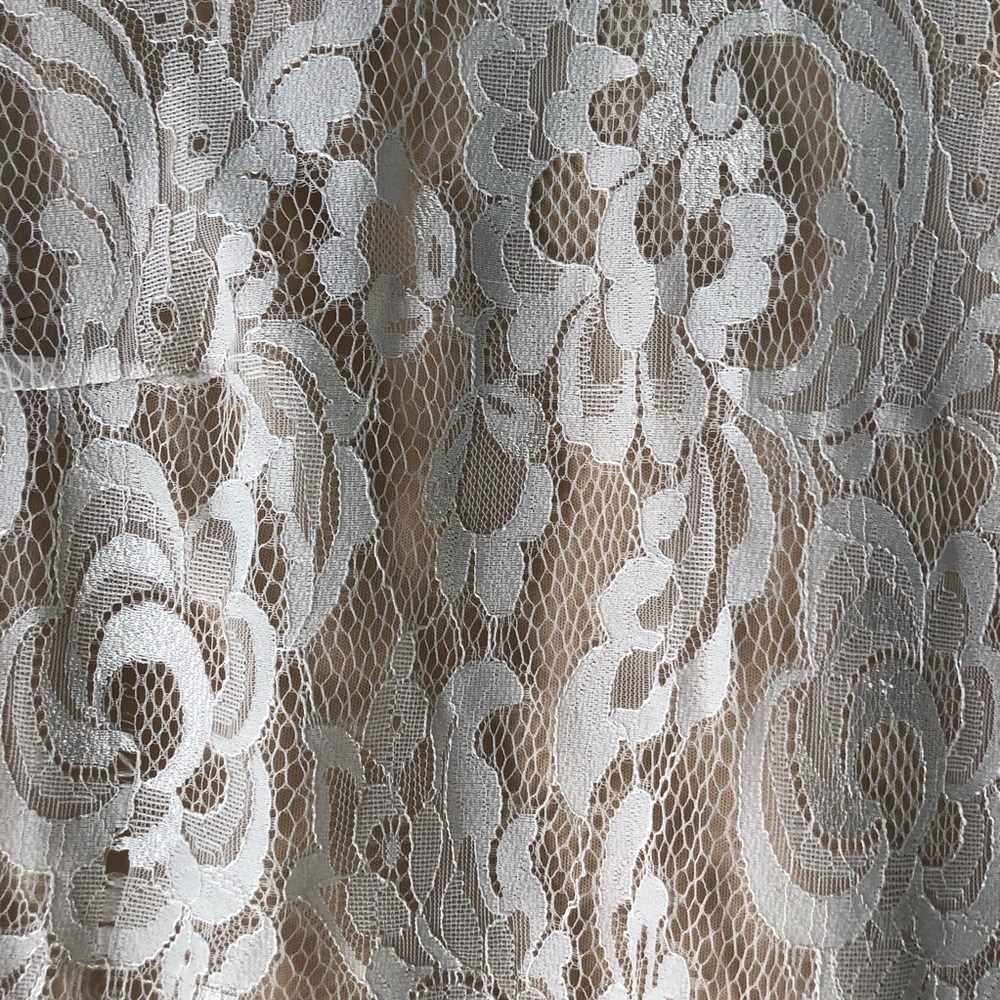 🌸 Boutique | White lace dress over nude underlay - Picture 2 of 6